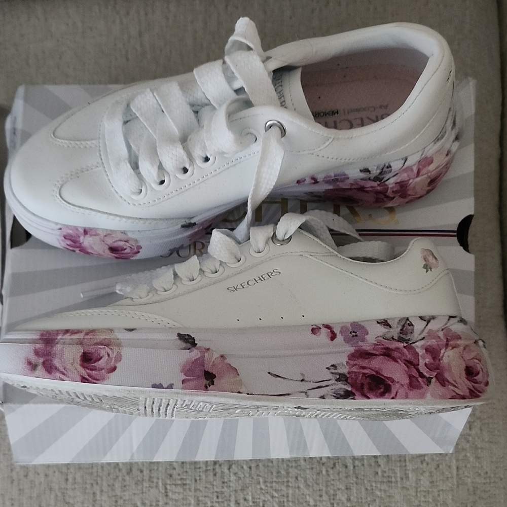 Skechers Women's White and Purple Floral Sneakers
